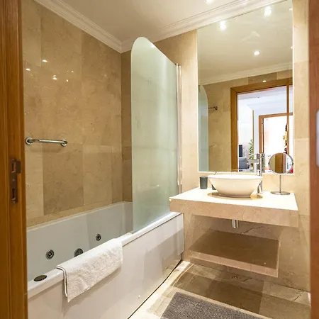 Henri's - Pateo De Santo Antonio * لاغوس