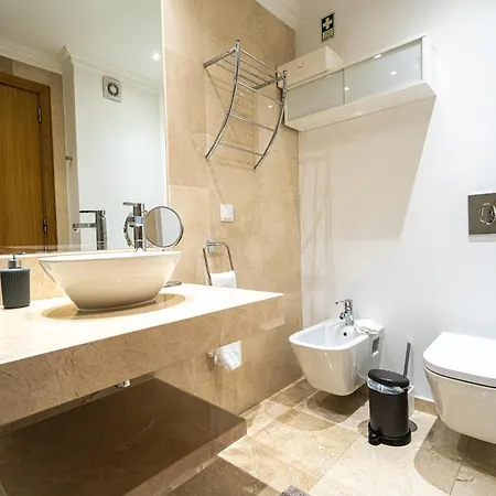 Henri's - Pateo De Santo Antonio * Лагуш